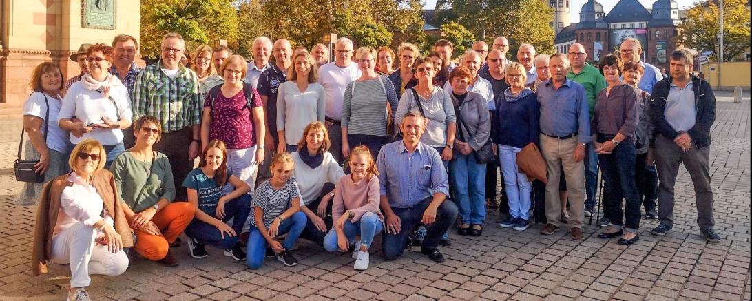 Mit einer großen Reisegesellschaft haben Mitglieder und Freunde der Stadtteilliste Oettingen (SLO) eine Fahrt in die historischen Städte Koblenz und Speyer unternommen.