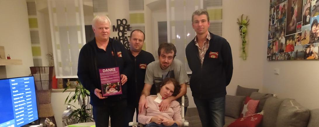 Auf dem Bild zu sehen (von links): die Vorstände Erwin Zwickel, Tobias Zwickel und Paul Wunderle dazwischen Stephanie Deubler mit Freund Benjamin Frisch.