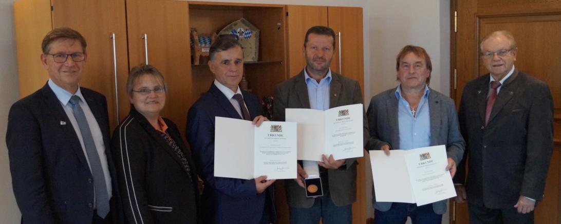 Auf dem Bild zu sehen (von links): Stefan Rößle, Anita Färber (2. Bürgermeisterin Monheim), Günther Pfefferer 1. (Bürgermeister Monheim), Herbert Löfflad (2. Bürgermeister Otting), Norbert Vogel (Gemeinderat in Otting), Johann Bernreuther (1. Bürgermeister Otting). 