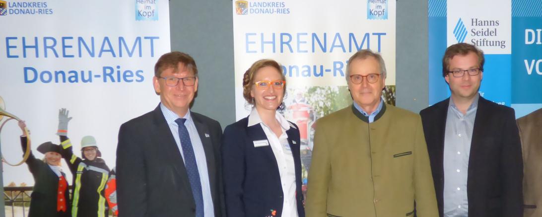 Die Initiatoren des Projekts „Erstberatung für Vereine (von links): Landrat Stefan Rößle, Ehrenamtsbeauftragte Karin Brechenmacher, Rechtsanwalt Richard Didyk und Stabsstellenleiter Klemens Heininger.