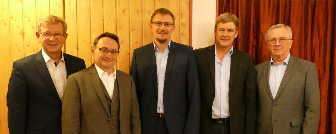 Am vergangenen Sonntagabend nominierte die CSU Münster Jürgen Raab als Bürgermeisterkandidat für die Kommunalwahl 2020. Auf dem Bild zu sehen: Peter Schiele, Bezirksrat, MdB Ulrich Lange, Bürgermeisterkandidat Jürgen Raab, Christian Oßwald, stellvertretender Ortsvorsitzender und der amtierende Bürgermeister Gerhard Pfitzmaier. 