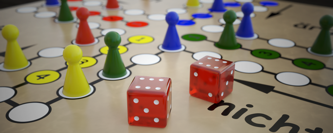 Figuren und Würfel auf einem "Mensch ärgere dich nicht"-Brett