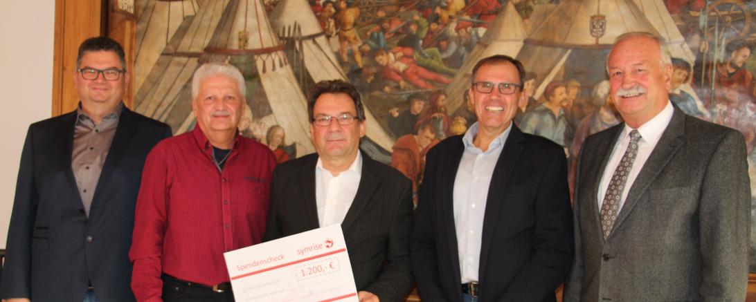 Symrise-Team feiert „120 Jahre“ Nördlingen mit Spendenaktion. 