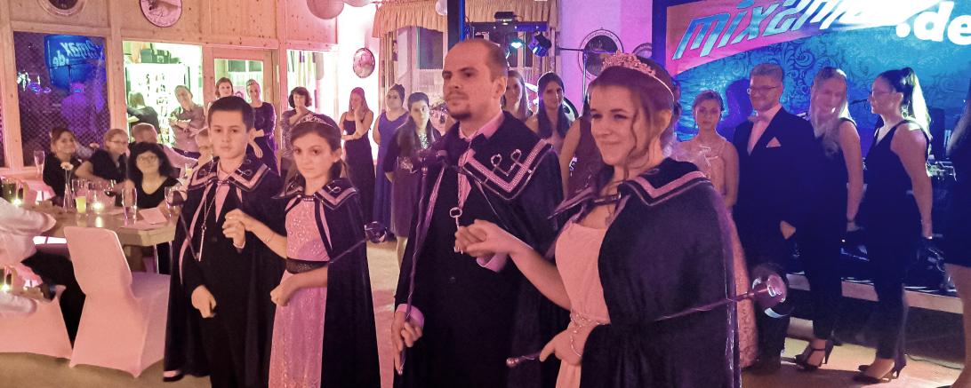 Prinzessin Melanie I. (Melanie Schmidberger aus Neukirchen) und Prinz Markus III. (Markus Schreier aus Thierhaupten) regieren in der kommenden Saison über Holzheim. 