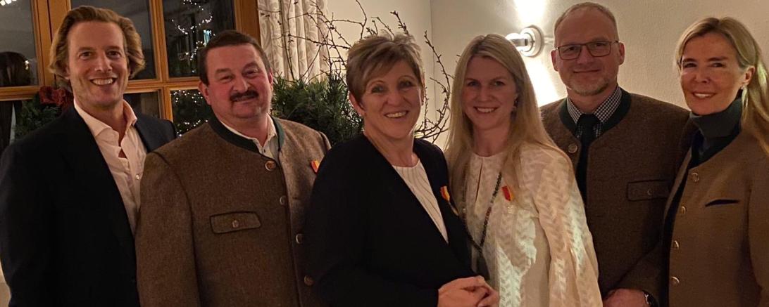 Das Bild zeigt die Ehrung von Mitarbeitern von Fürst Wallerstein.