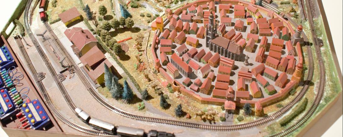 Das Bild zeigt die Spur-Z-Modellbahnanlage.