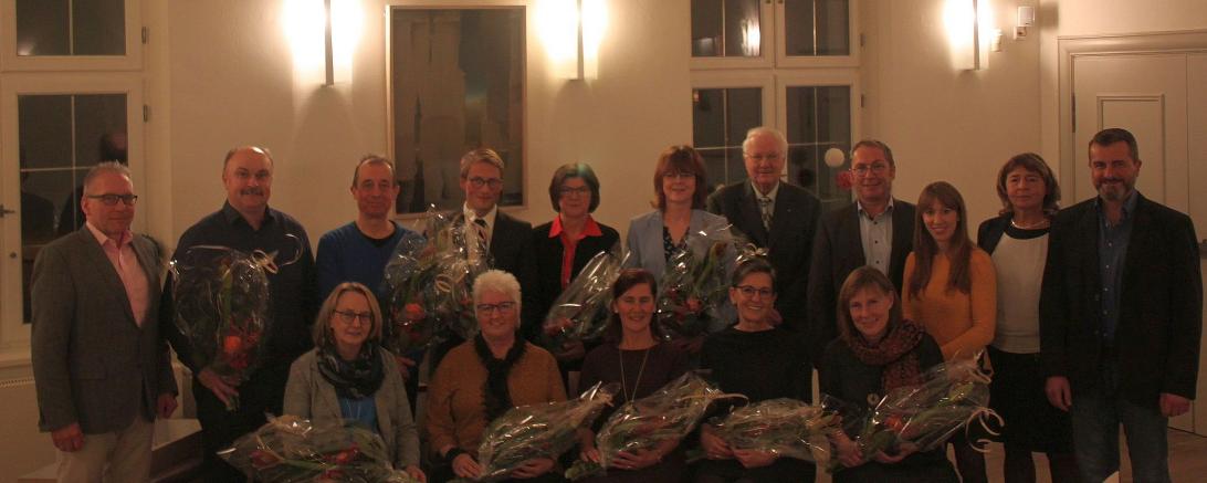 Das Bild zeigt die Ehrung langjähriger Mitarbeiter des Vereins der Lebenshilfe Donau-Ries.