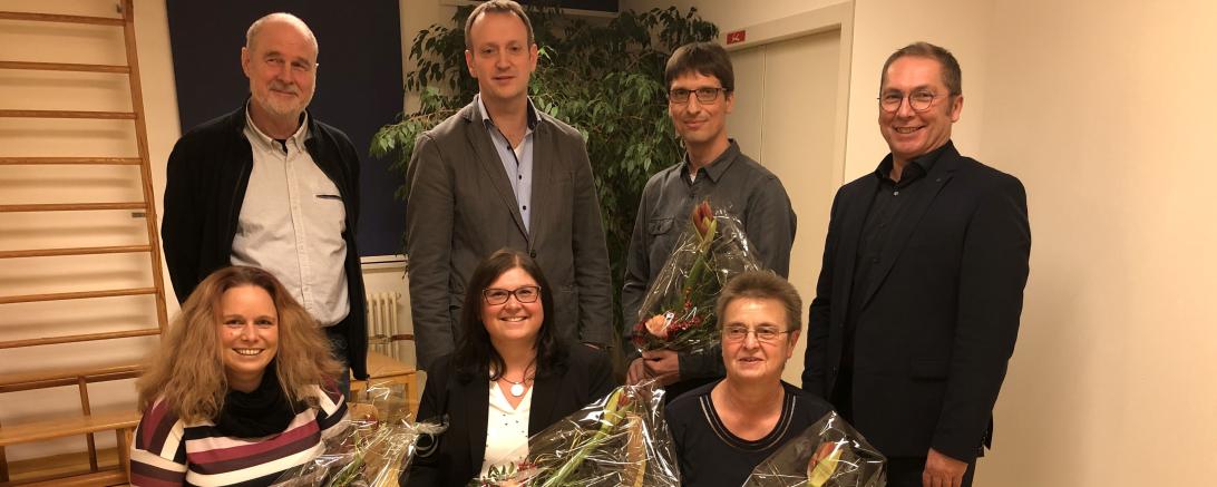 Das Bild zeigt die Ehrung langjähriger Mitarbeiter aus dem Wohnheim der Lebenshilfe Donau-Ries.