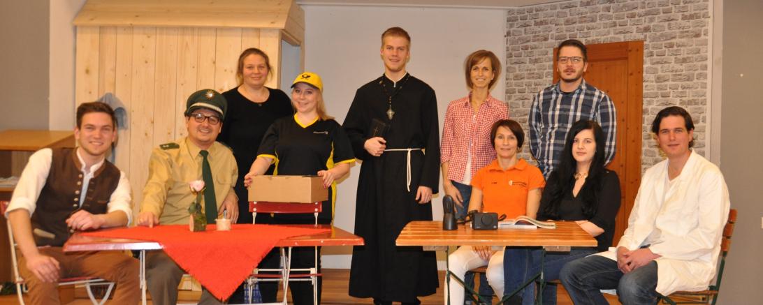 Das Bild zeigt von links: Michael Hurler, Ahmet Ongan, Claudia Schmid, Vanessa Miller, Jonas Pollaschek, Julia Sandner, Claudia Reile, Thomas Pietsch, Isabella Hasmüller und Bernhard Zinsmeister.