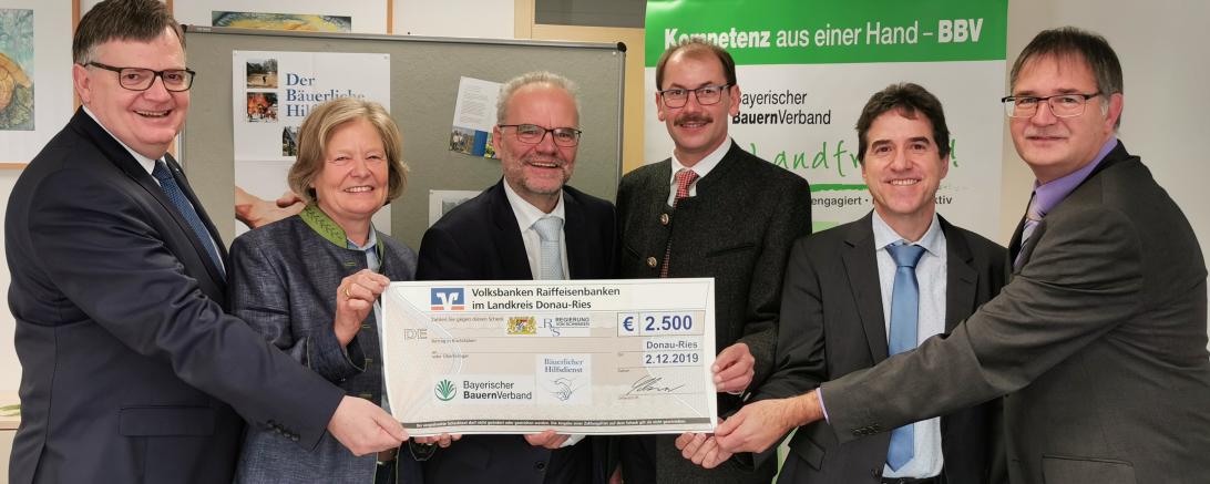 Gruppenfoto Spendenübergabe