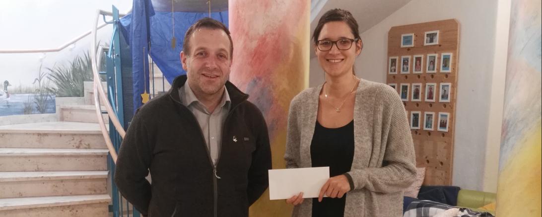 Das Bild zeigt von links: Spielberger Bernd MCK, Kindergartenleitung Christina Nagl