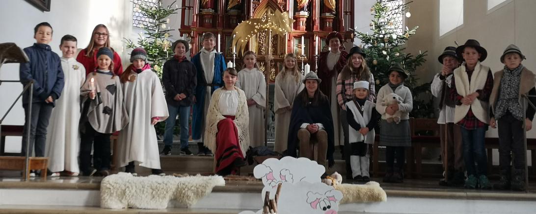 Die Kinder bei ihrem Krippenspiel 