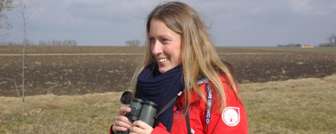 Auf dem Bild zu sehen ist die Gebietsbetreuerin Judith Kronberg.