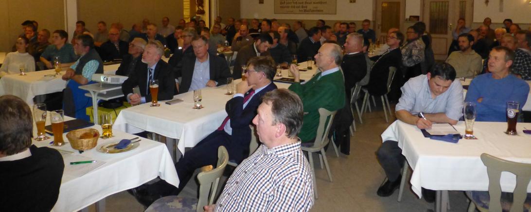 Das Bild zeigt die Mitgliederversammlung der Arbeitsgemeinschaft Jagdgenossenschaften im Donau-Ries.