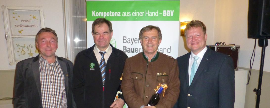 Das Bild zeigt v.r.n.l.: Karl-Heinz Fackler, Sprecher der AG Jagdgenossenschaften, Hubert Witt, Referent, Ulrich Hins, Referent, Lorenz Hofer, stellvertretender Sprecher der AG Jagdgenossenschaften.