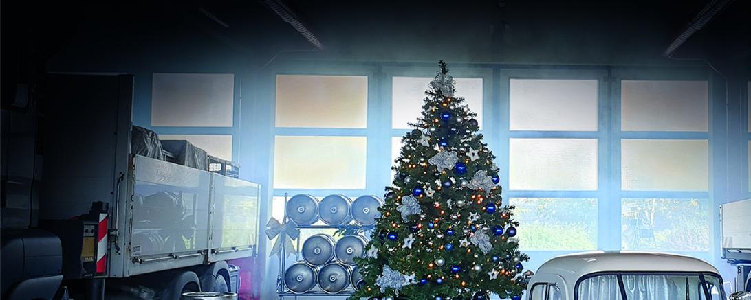 Weihnachtlich geschmückt geht die LEW-Ape im Dezember auf Adventstour. Dabei kommt sie auch nach Donauwörth. 