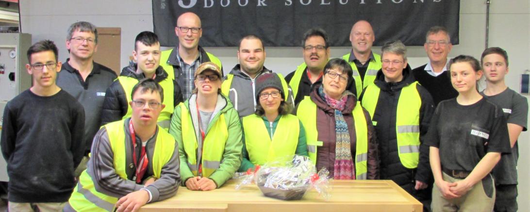 Mitarbeiter von Jeld-Wen und Lebenshilfe