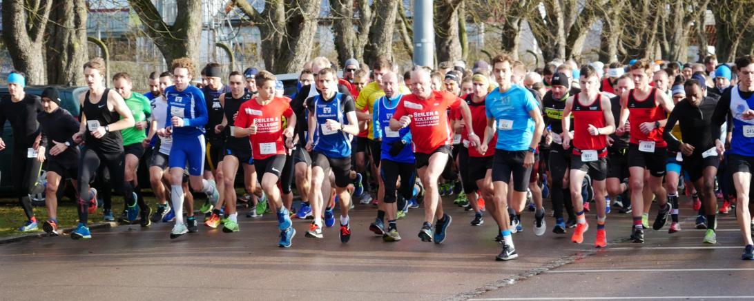 Läufer starten zum Jedermannslauf