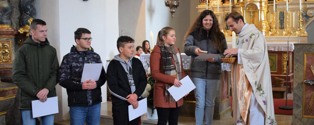 In der Pfarrei St. Vitus Huisheim wurden beim letzten Sonntagsgottesdienst des Kirchenjahres, fünf Ministranten verabschiedet. 