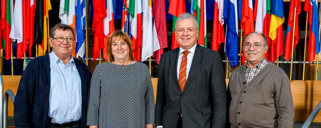 Markus Ferber, MdEP mit Helmut (links) und Irene Beck (Riesbürg) sowie Josef Hofmann (Daiting) im Europäischen Parlament in Straßburg. 