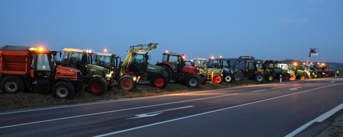 Traktoren an der bundesstraße