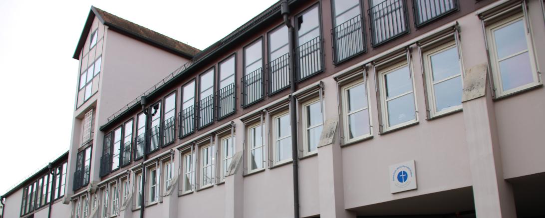 Außenansicht der Realschule Maria Stern in Nördlingen