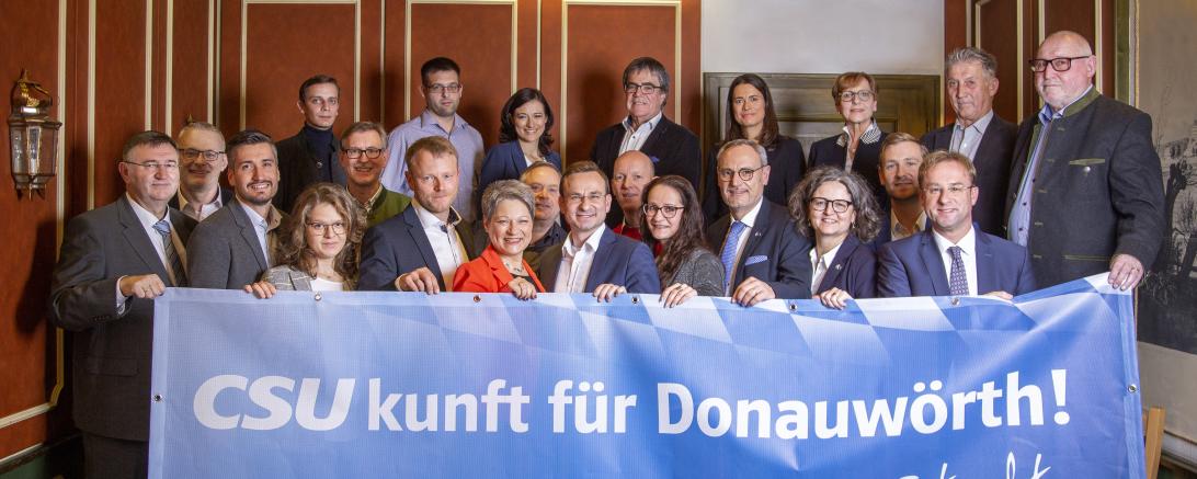 Kandidaten der CSU Donauwörth mit Banner