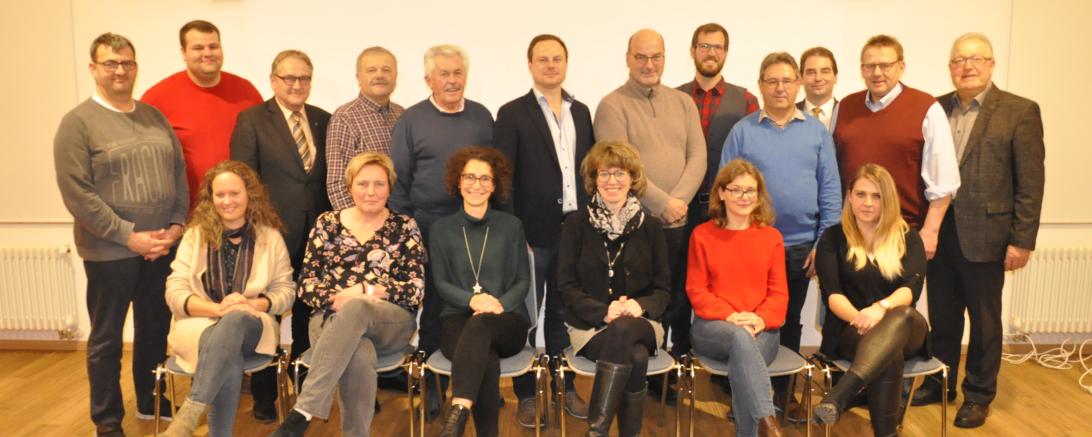 Das Foto zeigt Bürgermeisterkandidat Benjamin Hertle (hintere Reihe 6. v.l.) zusammen mit den Bewerbern und Bewerberinnen von CSU/Freie Bürger für den Buchdorfer Gemeinderat.