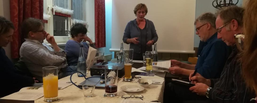 Das Bild zeigt Gertraud Angerpointner der AbL bei einer Veranstaltung der ÖDP.