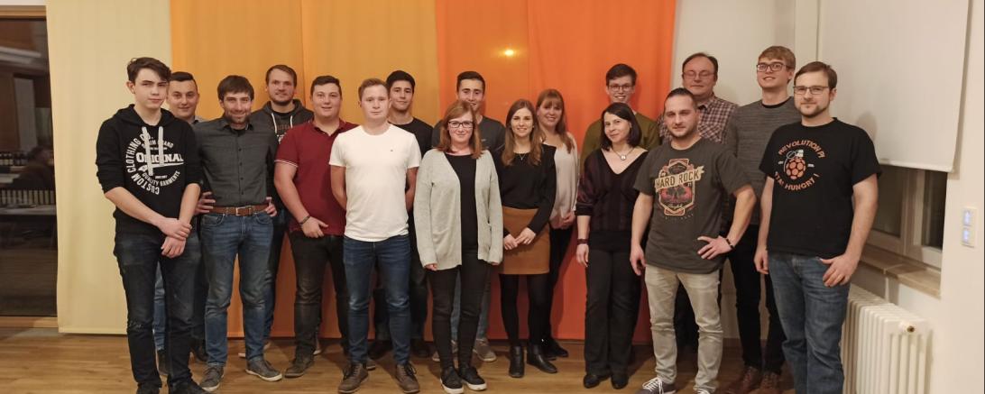 Das Bild zeigt die nominierten Kandidaten der Gemeinderatsliste der Jungen Bürger in Buchdorf.