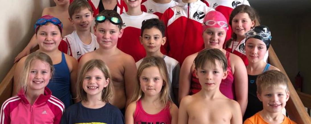 Das Bild zeigt die Starter des 1. Schwimmvereins Nördlingen beim Wilhelm Christ Schwimmen.