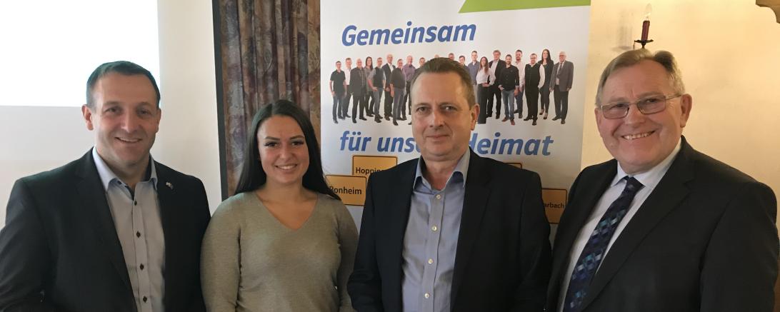 Das Bild zeigt von links: Bernd Spielberger, Kathrin Laurer HPC, Arno Bartels kaufmännischer Leiter HPC, Franz Miller Gewerbeverband Harburg