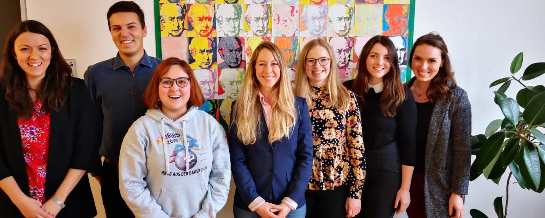 Das Bild zeigt den Besuch junger Stadtratskandidaten am THG Nördlingen.