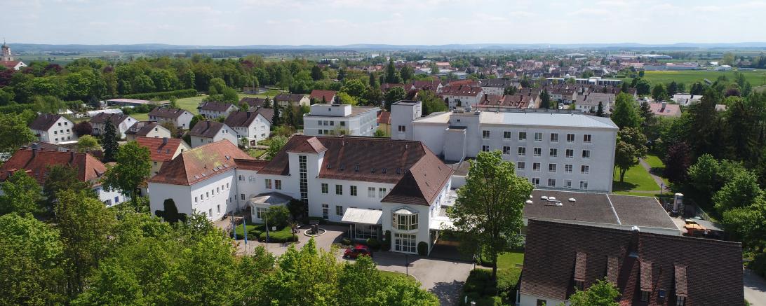 Das Krankenhaus in Oettingen aus der Vogelperspektive.