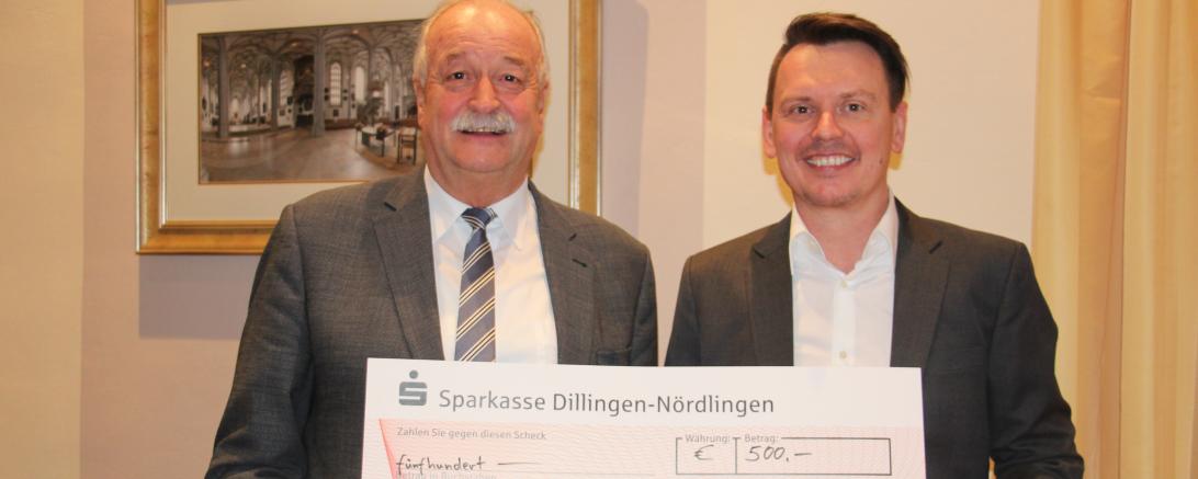 Das Bild zeigt von links: Oberbürgermeister Hermann Faul und Stefan Kirchner