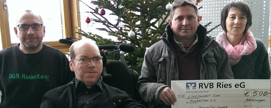 Das Bild zeigt v.l.: Peter Schneller, Matthias Küffner, Max Schneller mit Gattin Renate