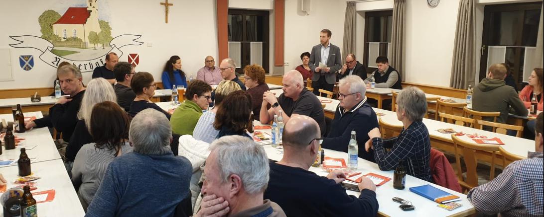 Das Bild zeigt die SPD-Wahlversammlung in Niederhofen.