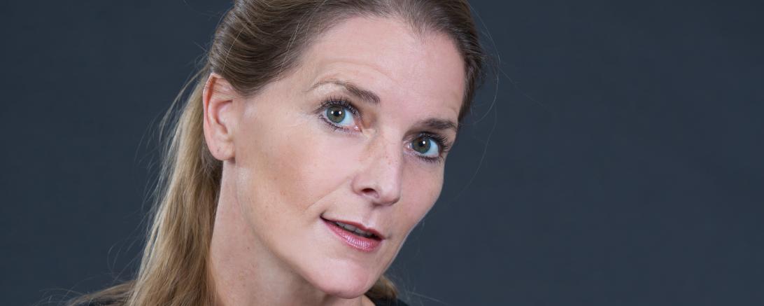 Das Bild zeigt die Geschichtenerzählerin Ulrike Mommendey.