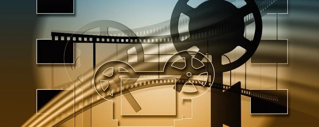 Das Bild zeigt einen Film mit Projektor.