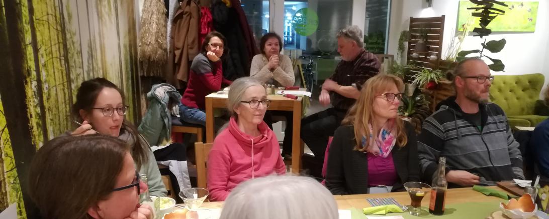 Am Mittwoch, den 15. Januar war es endlich wieder soweit – in der Frechen Erbse trafen sich knapp 20 Interessierte und Plastikvermeider zum 5. Plastikfrei Stammtisch in Donauwörth.