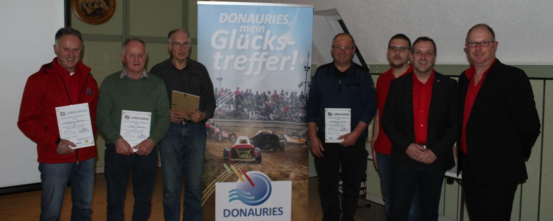 Im Bild zu sehen von Links, Wolfgang Reitsam 40 Jahre MCK, Josef Reitsam 40 Jahre MCK, Johann Roser 40 Jahre MCK, Wolfgang Kurtz 25 Jahre MCK, Die Vorsitzende Florian Joachim, Bernd Spielberger und Christin Konrad