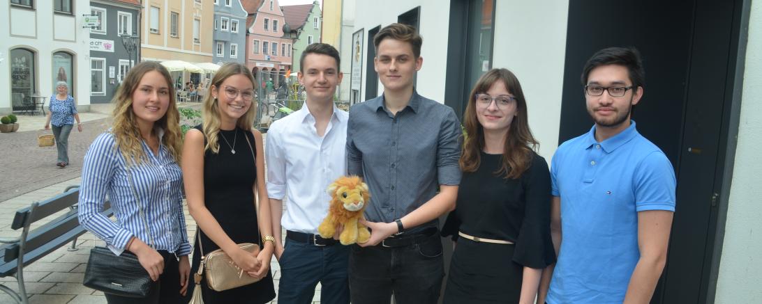 Auf ein erfolgreiches Jahr 2019 blickt der Leo-Club Donauwörth zurück. Der amtierende Präsident Felix Klauser (4. von links) hofft auf viele erfolgreiche Activities im neuen Jahr und freut sich über weitere Aktive. 