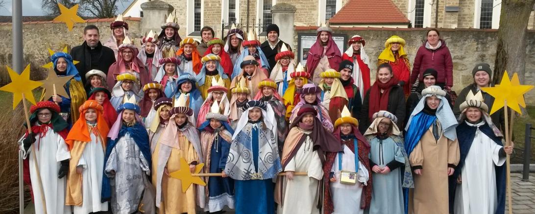 Das Bild zeigt die Deininger Sternsinger.