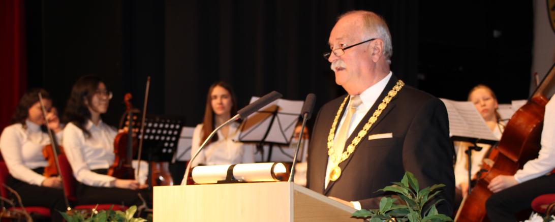 Hermann Faul bei einer Rede