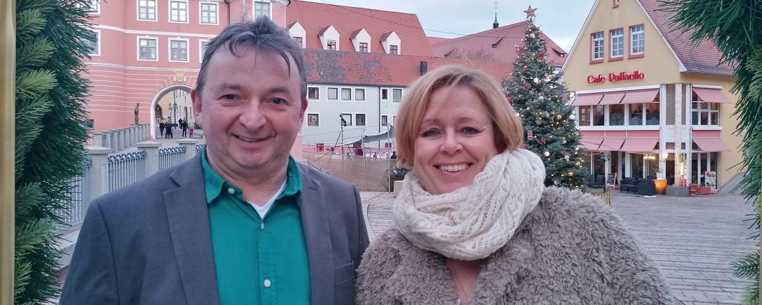 Auf dem Bild zu sehen: Oberbürgermeisterkandidat (Grüne) Albert Riedelsheimer und Bärbel Stahl. 