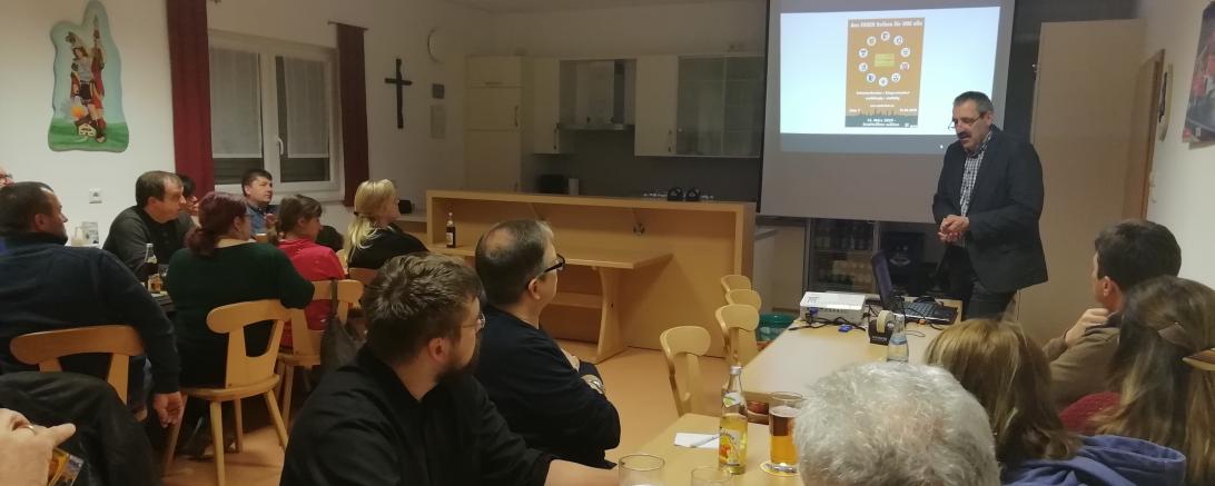 Thomas Mittring spricht zu Stadtratskandidaten der Stadtteilliste