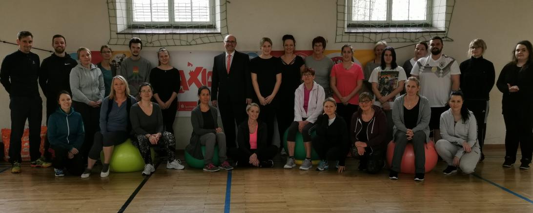 26 ErzieherInnen bzw. ÜbungsleiterInnen aus Donauwörth und Umgebung nahmen mit viel Elan und Spaß an einem Lehrgang zur „Bewegungsförderung“ für den Elementarbereich in Donauwörth teil. 