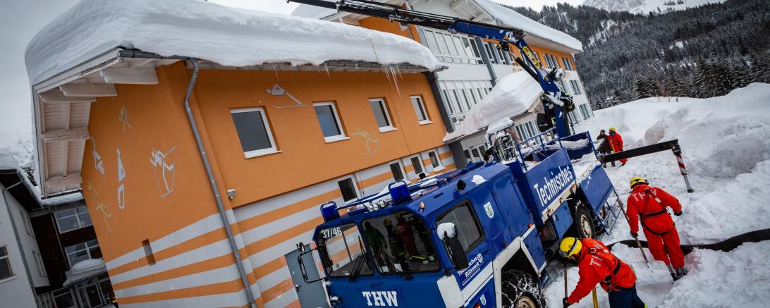 THW Hilfeleistung bei starkem Schneefall 