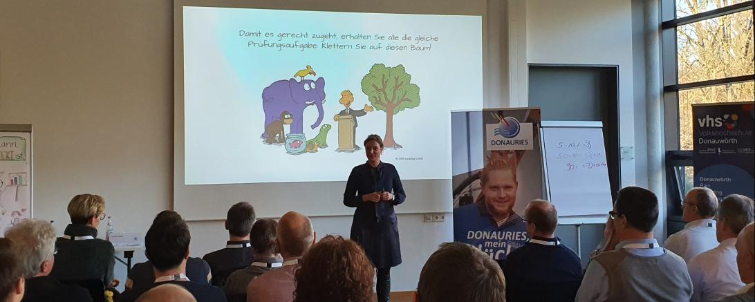 Was Unternehmen machen sollten, um ihre Fachkräfte zu sichern, haben 32 Teilnehmer von Unternehmen im Landkreis Donau-Ries am 6. Februar in einem intensiven Workshop der Veranstaltungsreihe DONAURIES informiert gelernt. Das Thema des Workshops: Begeistern kann, wer begeistert ist – Menschen erkennen und Stärken richtig einsetzen. 