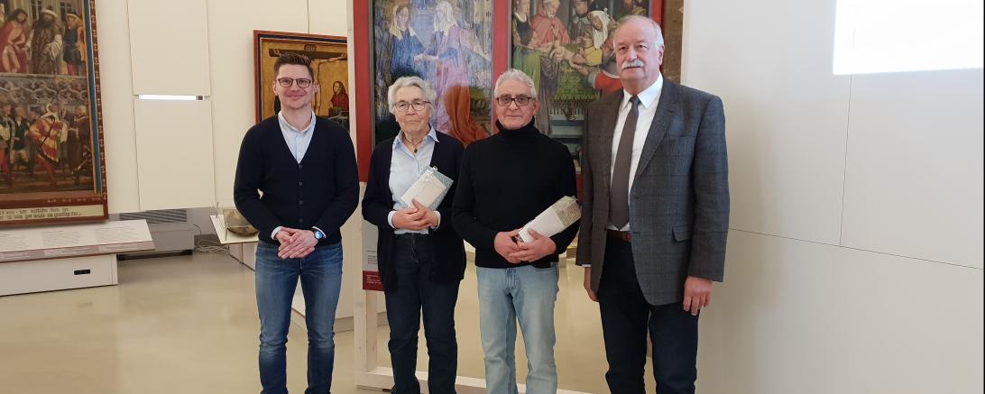 Das Bild zeigt (v.l.n.r.) David Wittner (Leiter der Tourist-Information), Hannelore Eisentraut, Mario Borelli und Oberbürgermeister Hermann Faul.